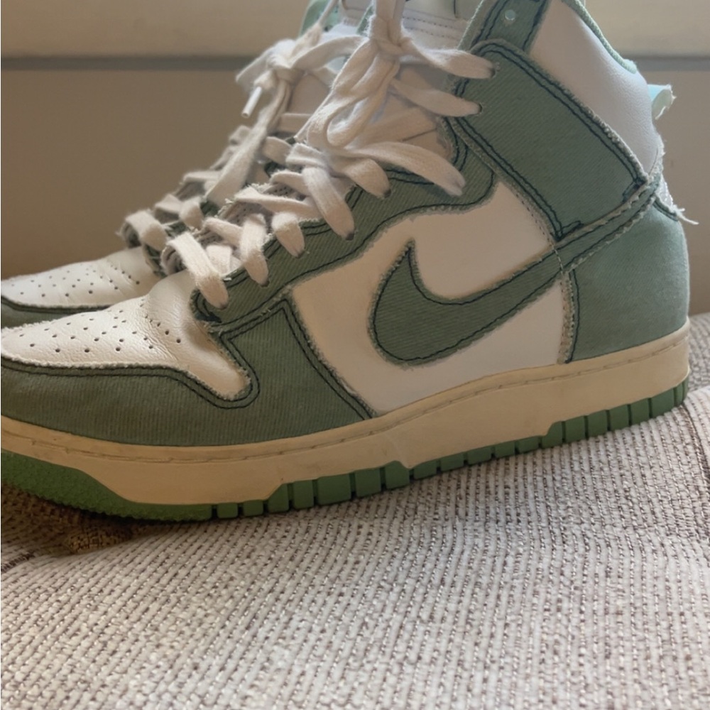 Nike White and green high top Sneakers